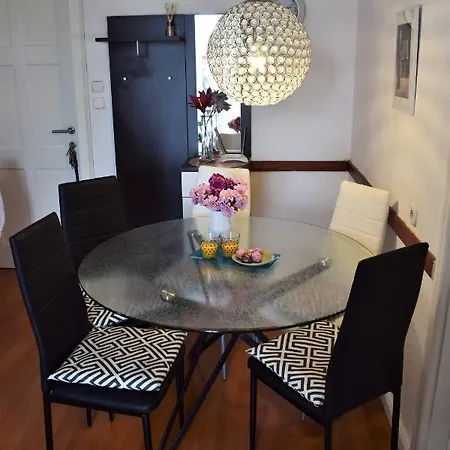Adriatica Apartman *