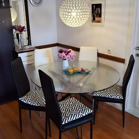 Adriatica Apartman *